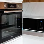 Luxury Apt. Near River & Parking