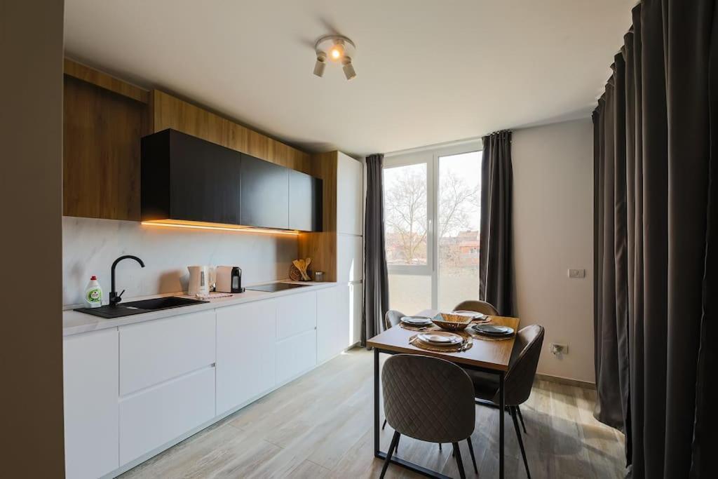 Apartment Luxury Apt. Near River & Parking