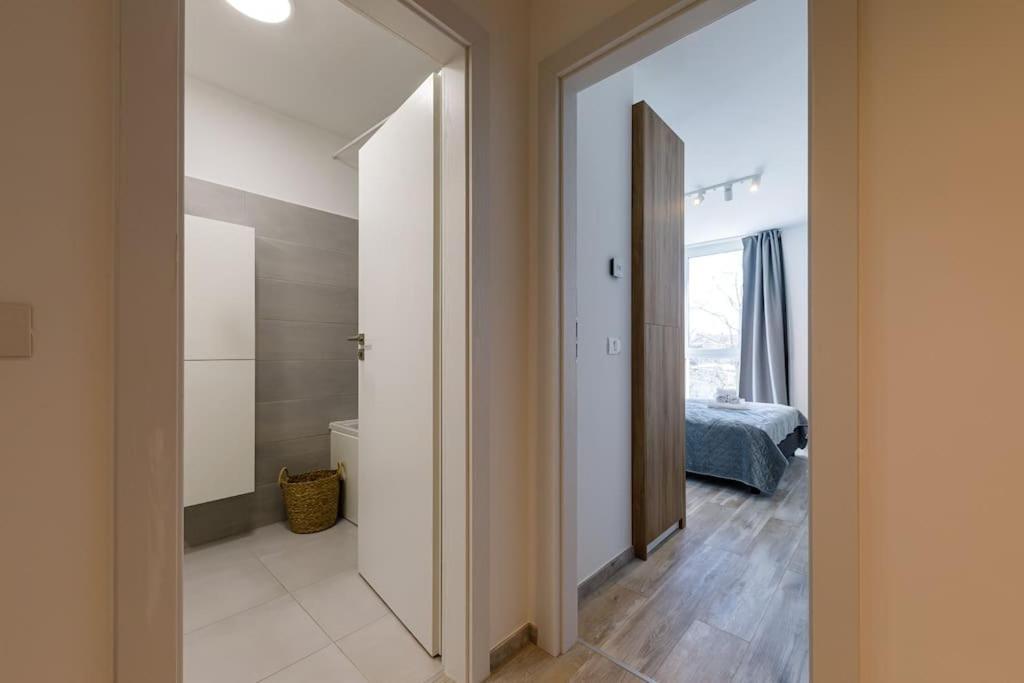 Luxury Apt. Near River & Parking Apartment